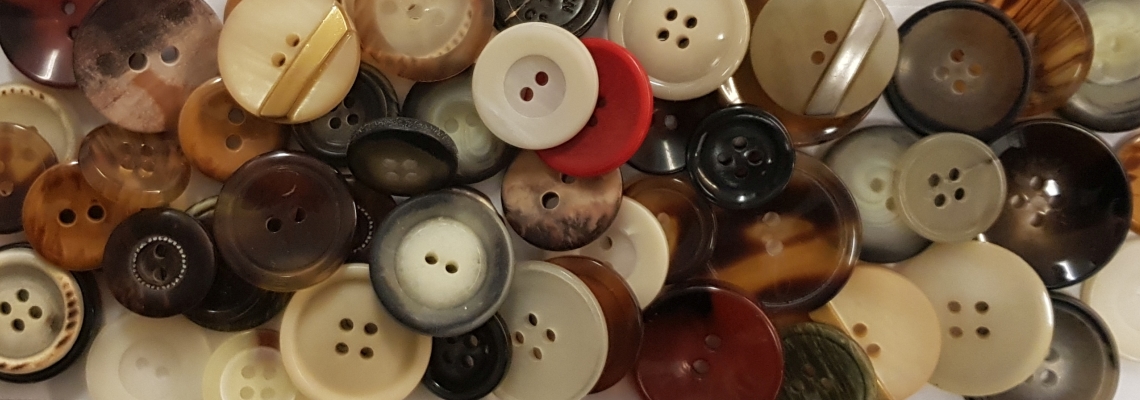 Kunststoff/Hornknöpfe