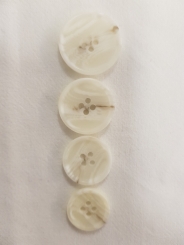 Kunststoffknopf, weiss-creme (meliert) 