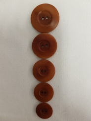 Knopf,mit einem Rand 