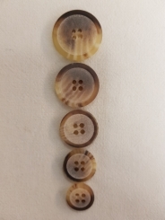 Interessanter 4Lochknopf 