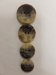 Interessanter 2Lochknopf 