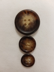 Hübscher Hornknopf, meliert 