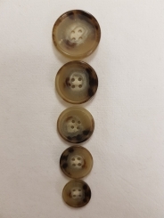 Knopf in beige/braun 