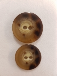 Interessanter 2Lochknopf 