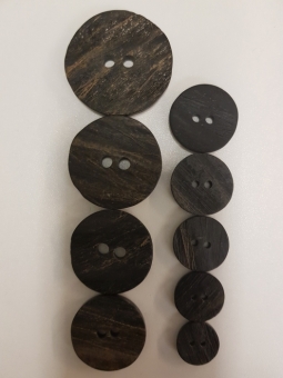 Hornknopf mit Muster 